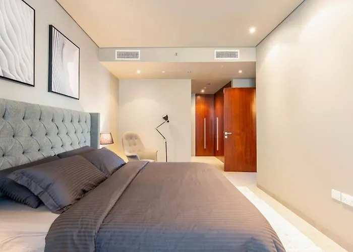 Luxury Retreat, City & Sea Views, Metro Nearby