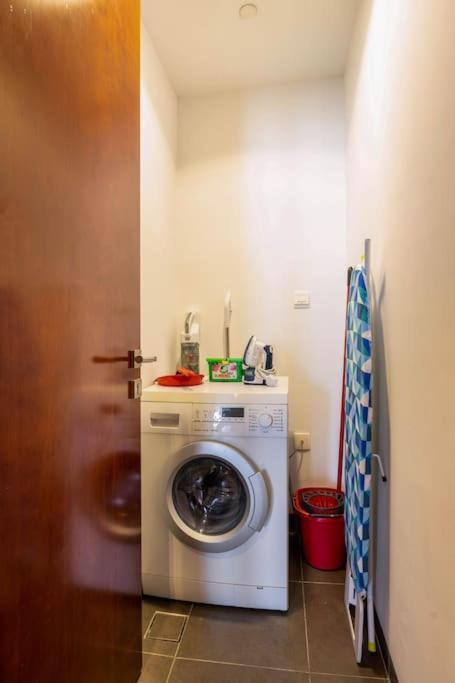 Luxury Retreat, & Sea Views, Metro Nearby Апартаменти Дубай