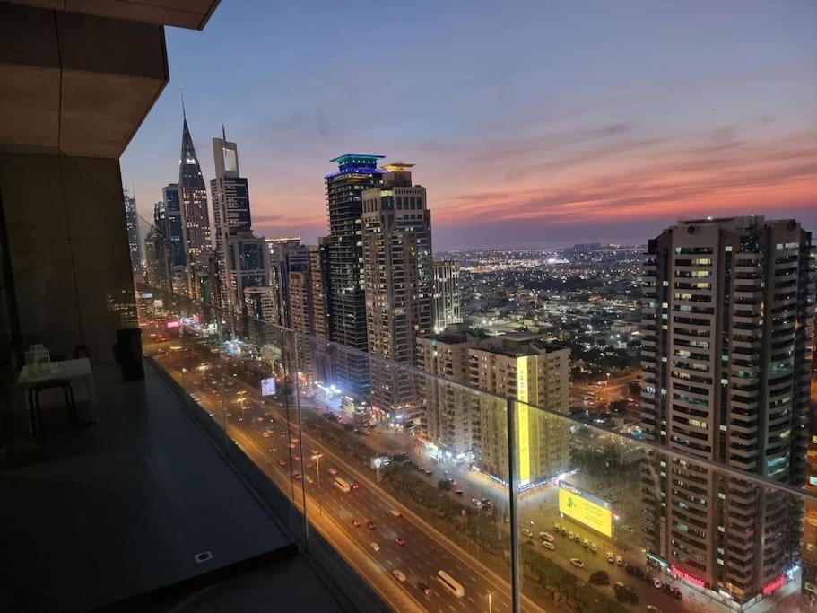 Апартаменти Luxury Retreat, & Sea Views, Metro Nearby Дубай