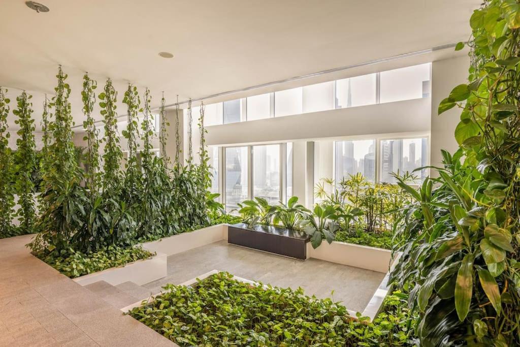 Апартаменти Luxury Retreat, & Sea Views, Metro Nearby Дубай