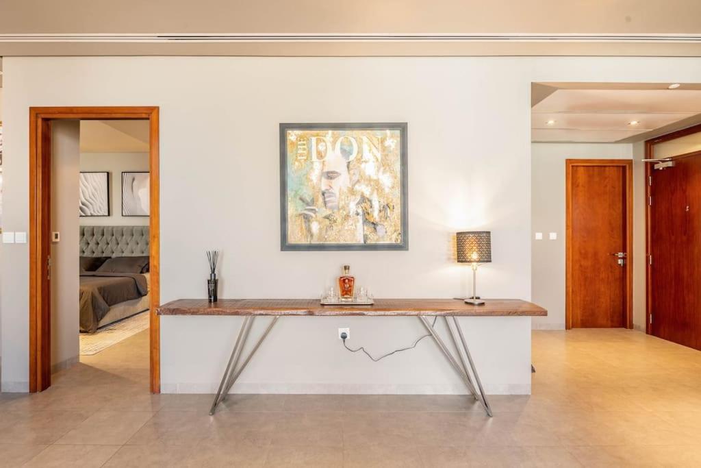 Luxury Retreat, & Sea Views, Metro Nearby Дубай