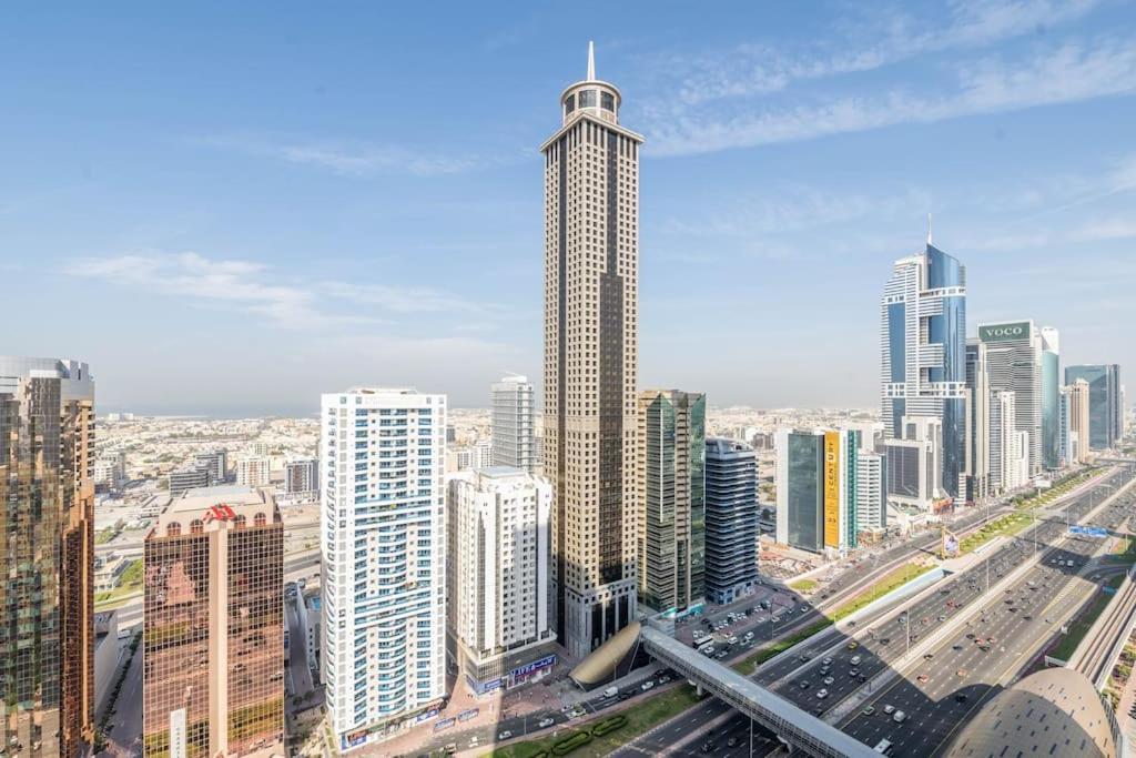 Апартаменти Luxury Retreat, & Sea Views, Metro Nearby