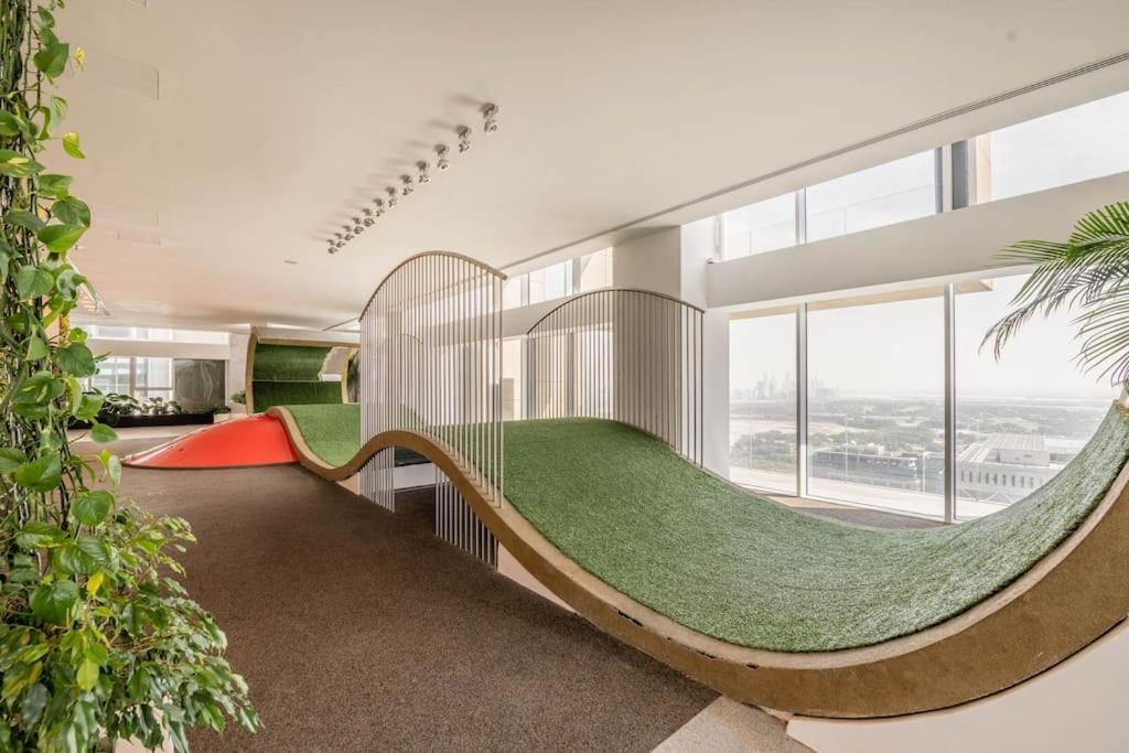 Апартаменти Luxury Retreat, & Sea Views, Metro Nearby Дубай