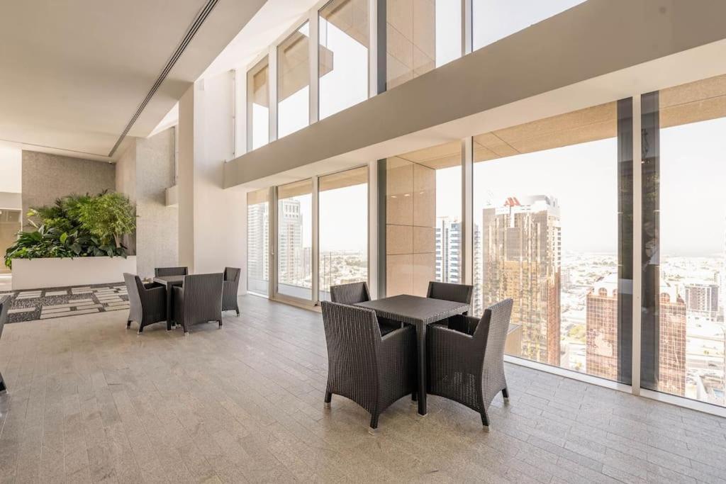 Luxury Retreat, & Sea Views, Metro Nearby Дубай